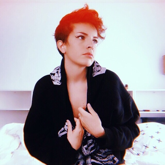 Meet your Posher, Candice - Picture 2 of 6